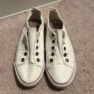 Cute slip on sneakers, perfect for a casual day out